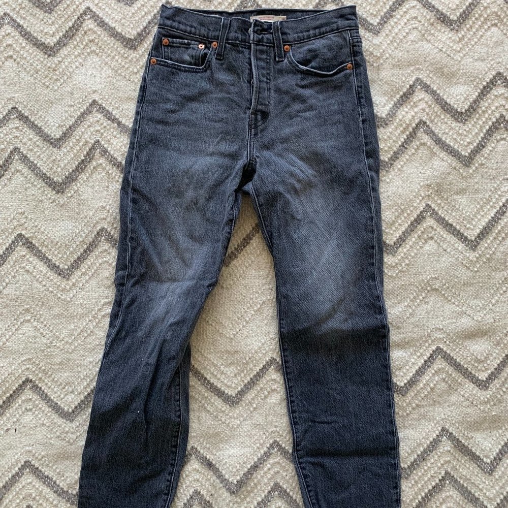 Levi's Wedgie Straight Jeans Size 25 in Grey